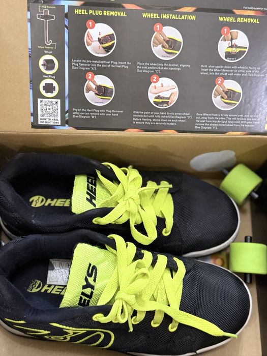Кросівки на роліках Heelys