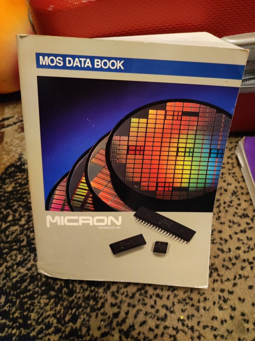 Mos Data Book książka