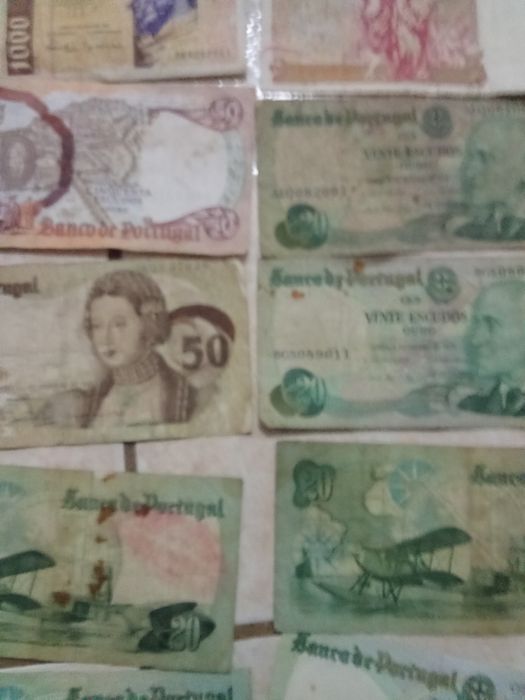 Vendo várias notas antigas