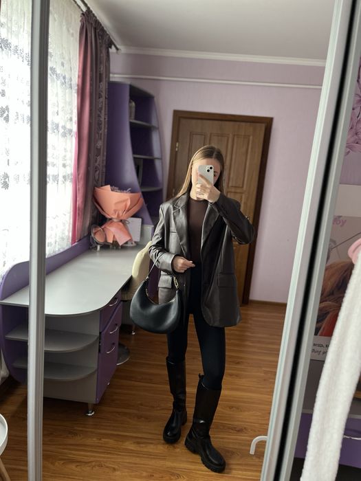 Шоколадний піджак з еко шкіри Bershka