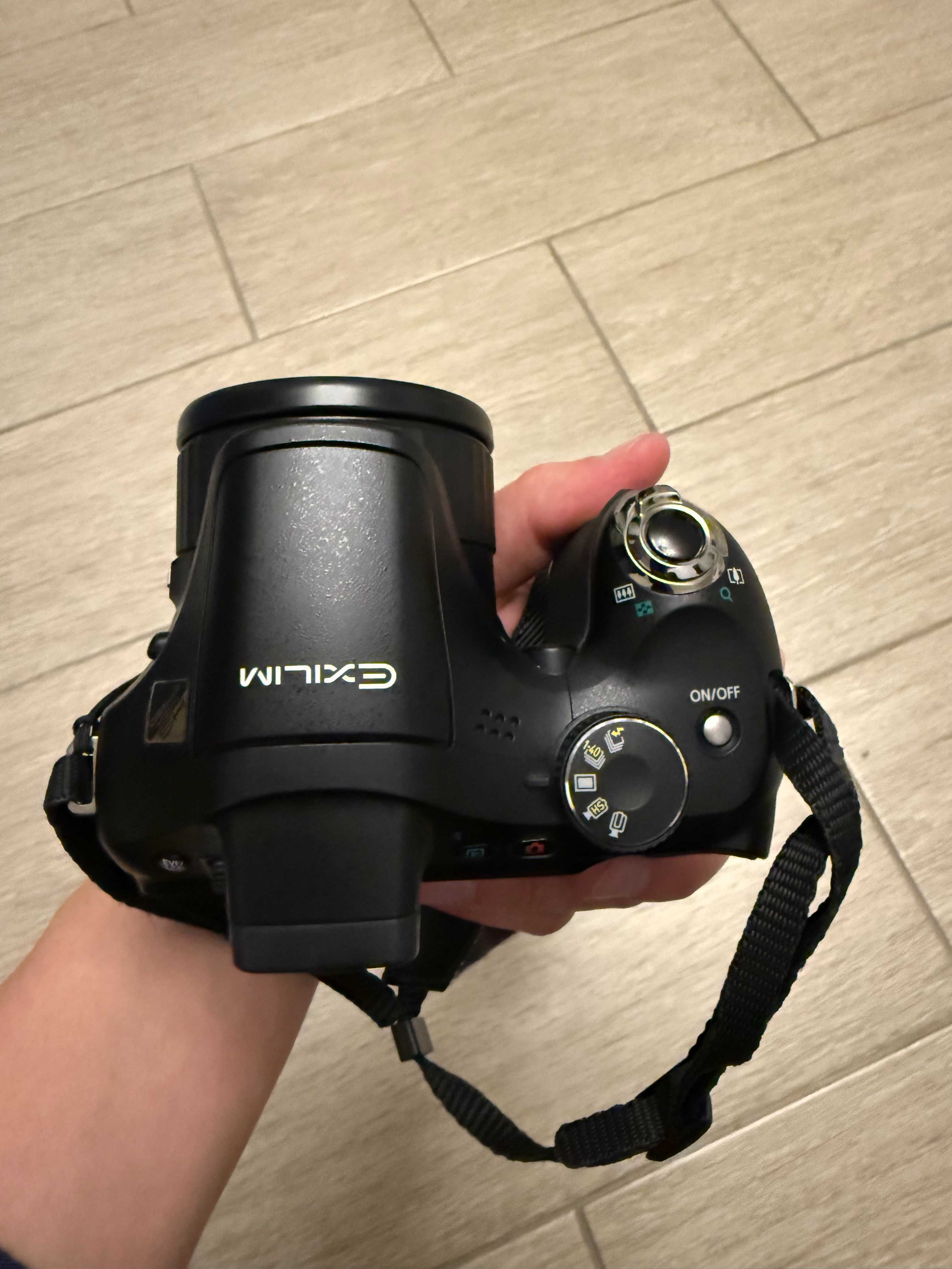 Фотоаппарат CASIO exilim EX-FH20