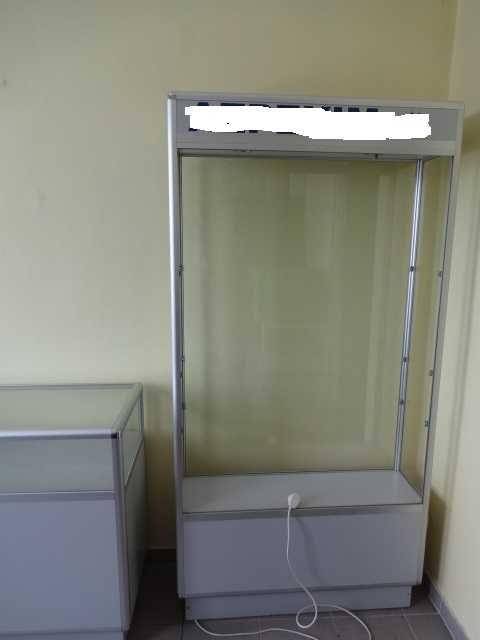 Witryna/regał sklepowy aluminiowy przeszklany