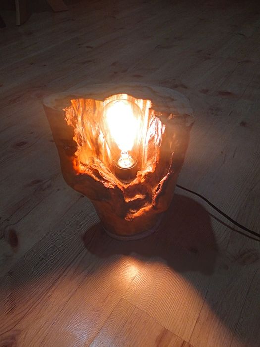 Lampka nocna z drewna