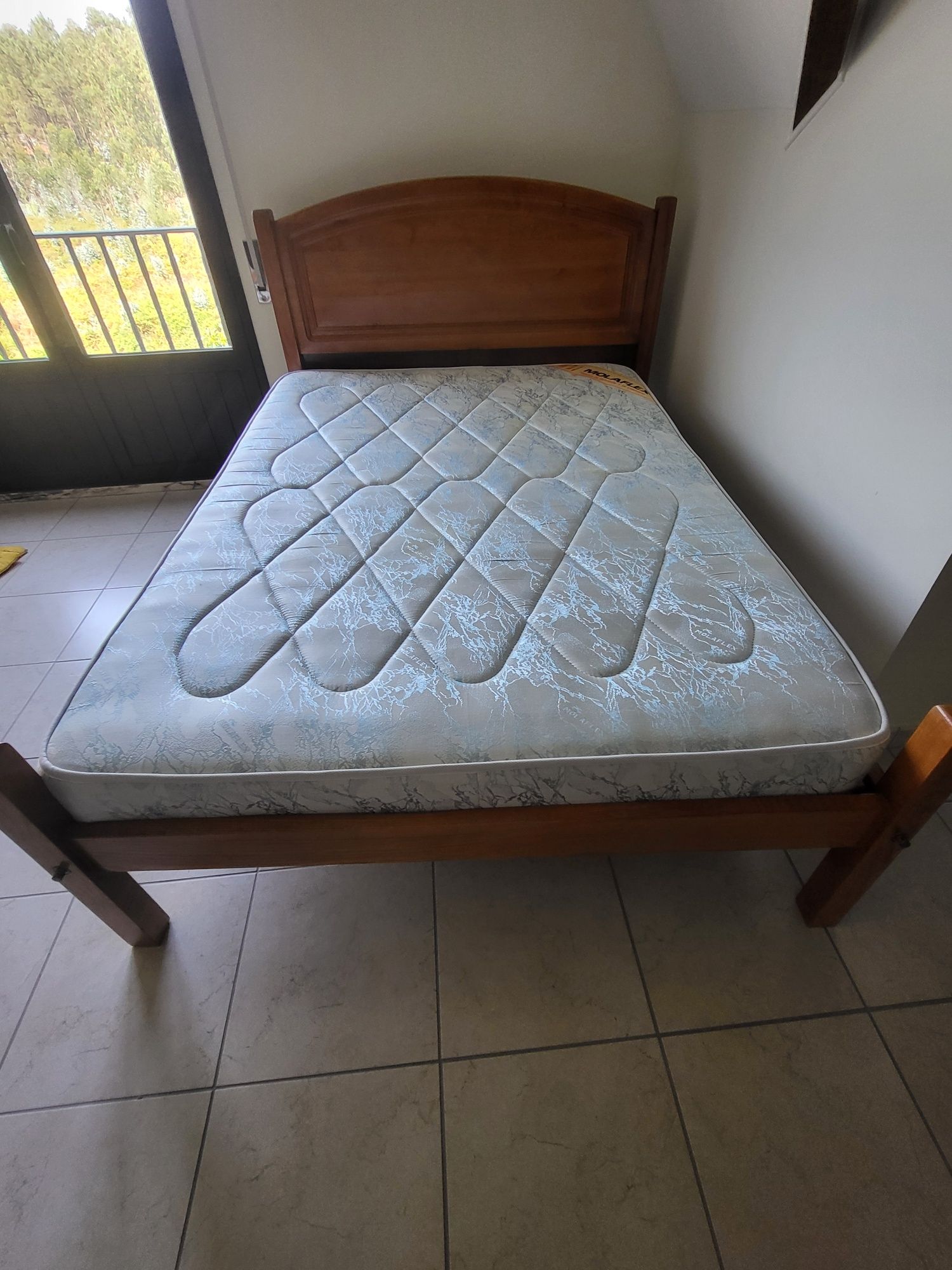 Vendo cama casal usada em bom estado