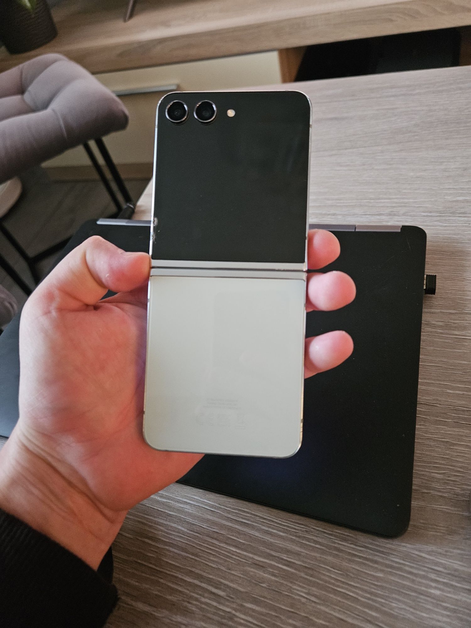 Samsung galaxy flip 5