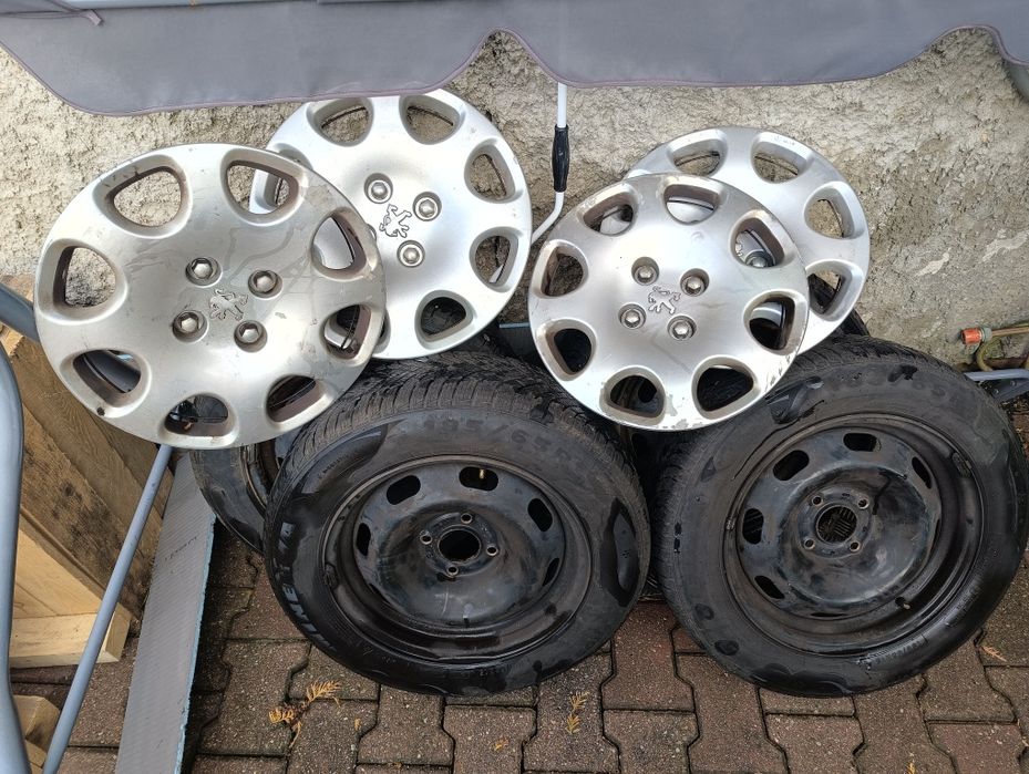 Felgi stalowe plus opony zimowe i kołpaki