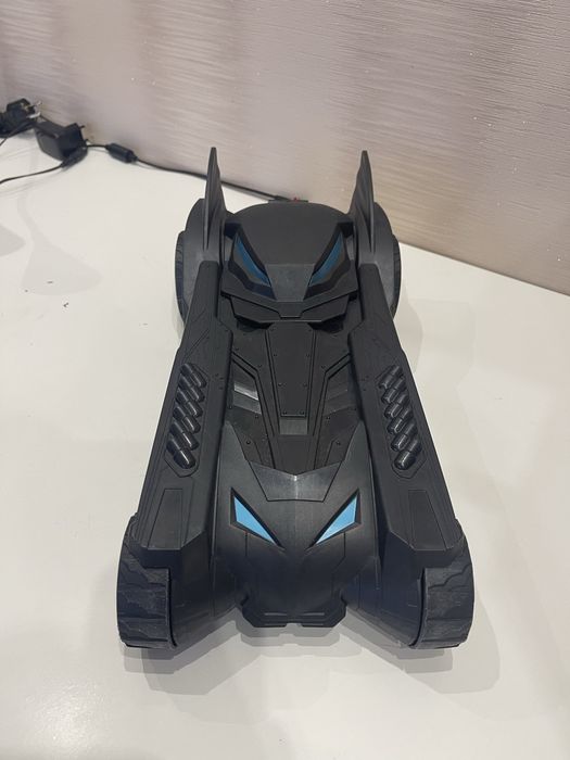 Бетмобіль з бетменом