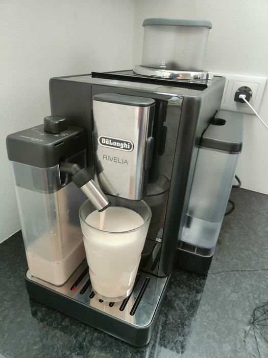 maquina de café delonghi rivelia