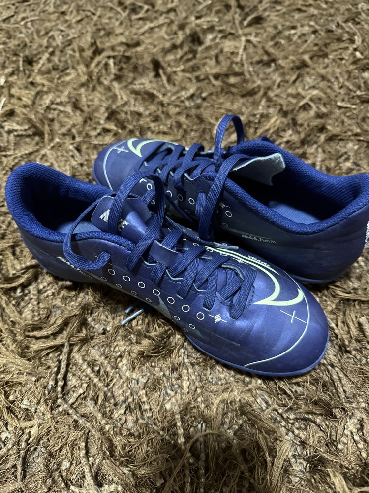 Chuteiras nike numero 36