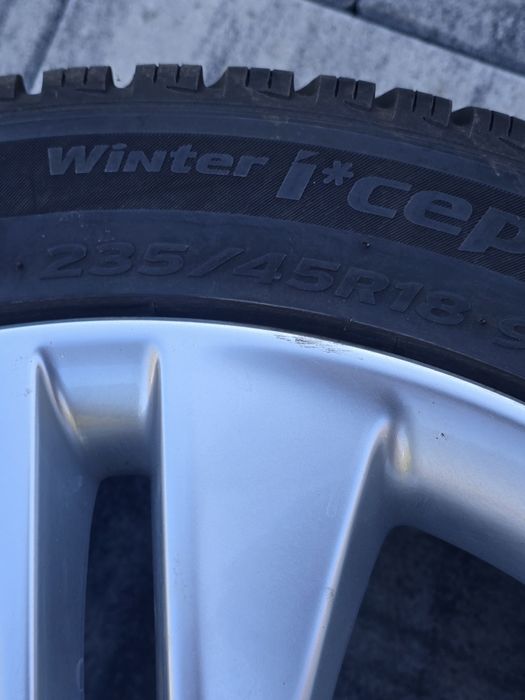 Opony zimowe Hankook 235/45R18