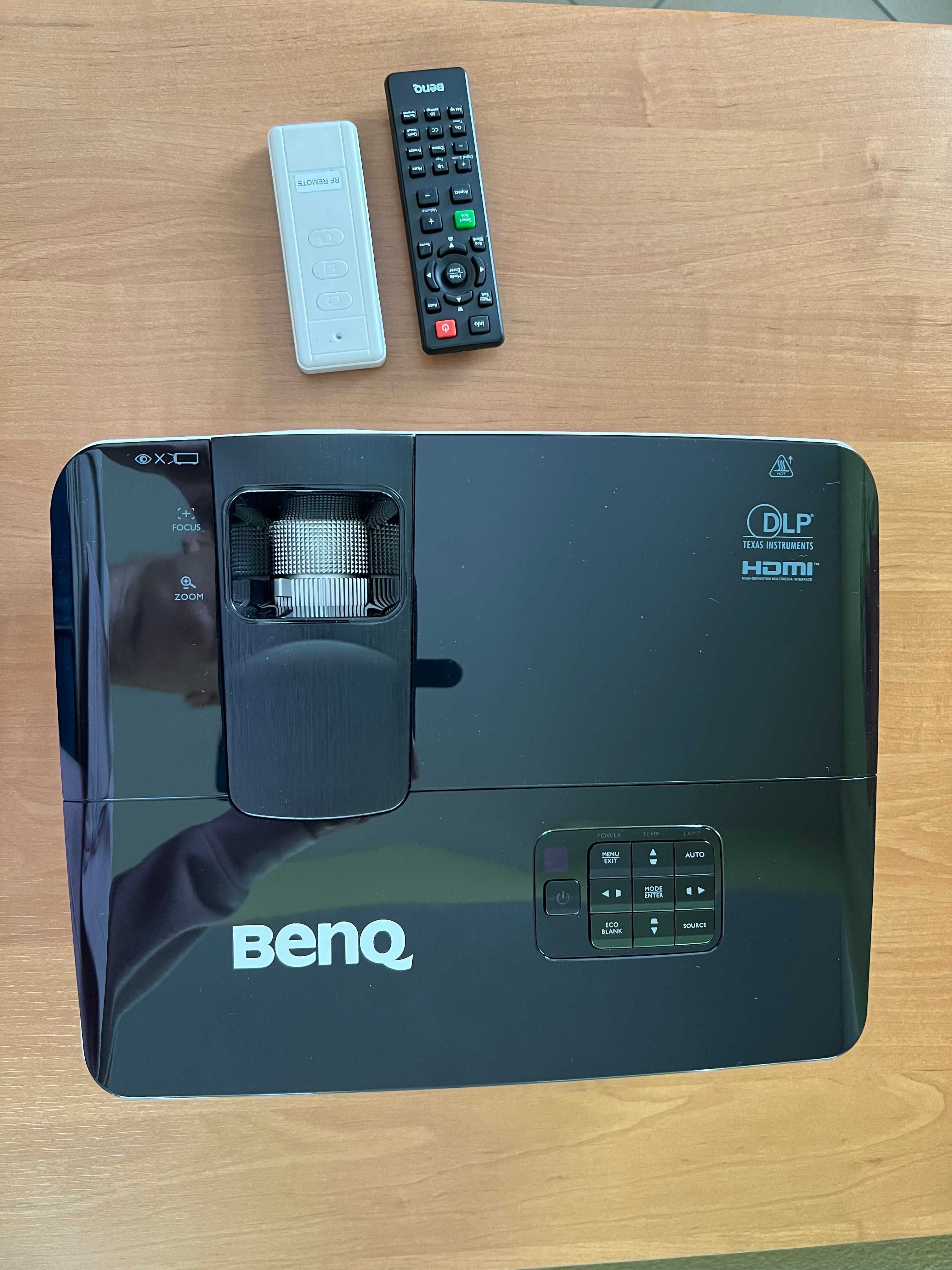 Projektor BenQ / z tablicą do rzutnika