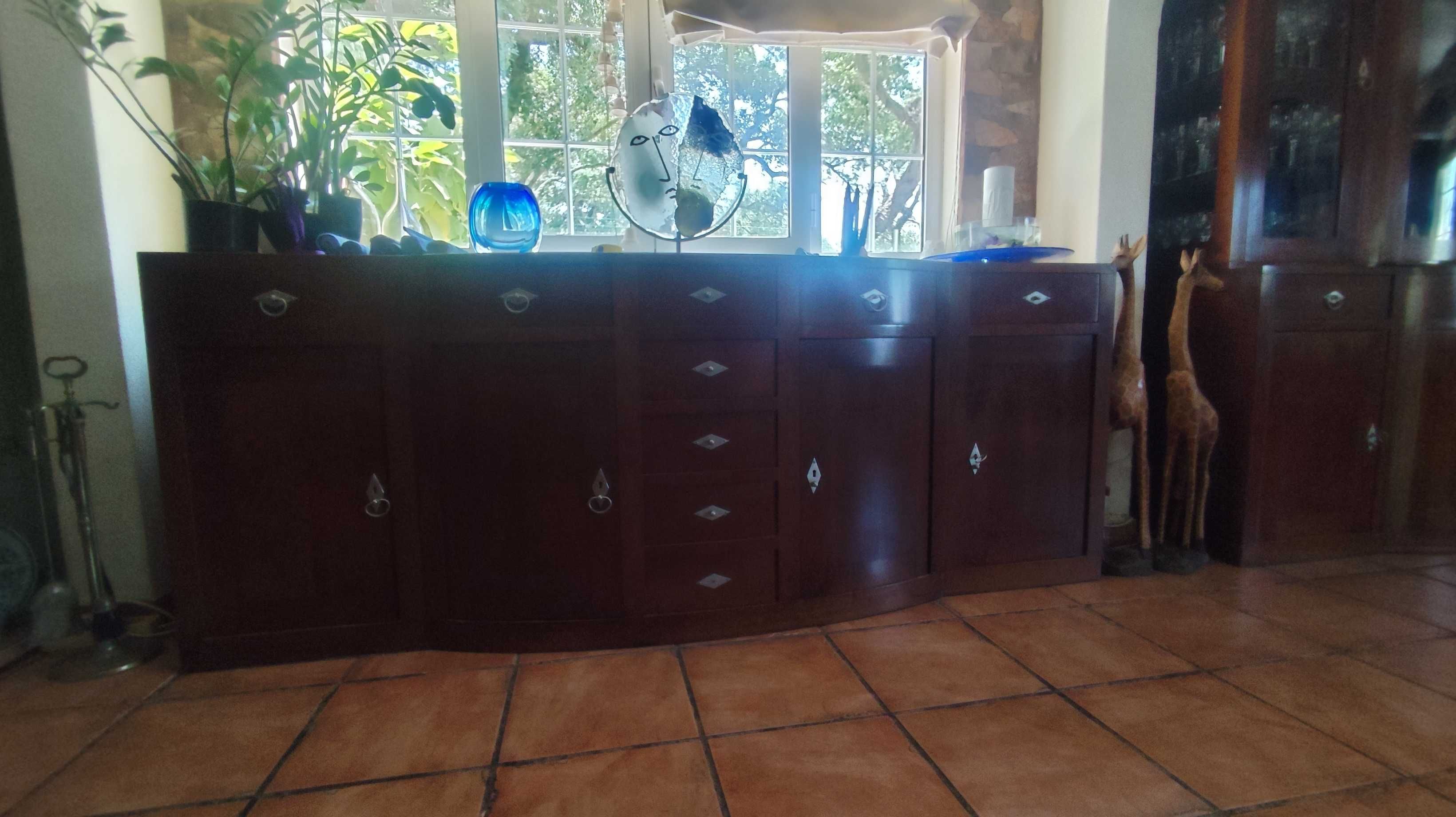 Vendo aparador de sala antigo