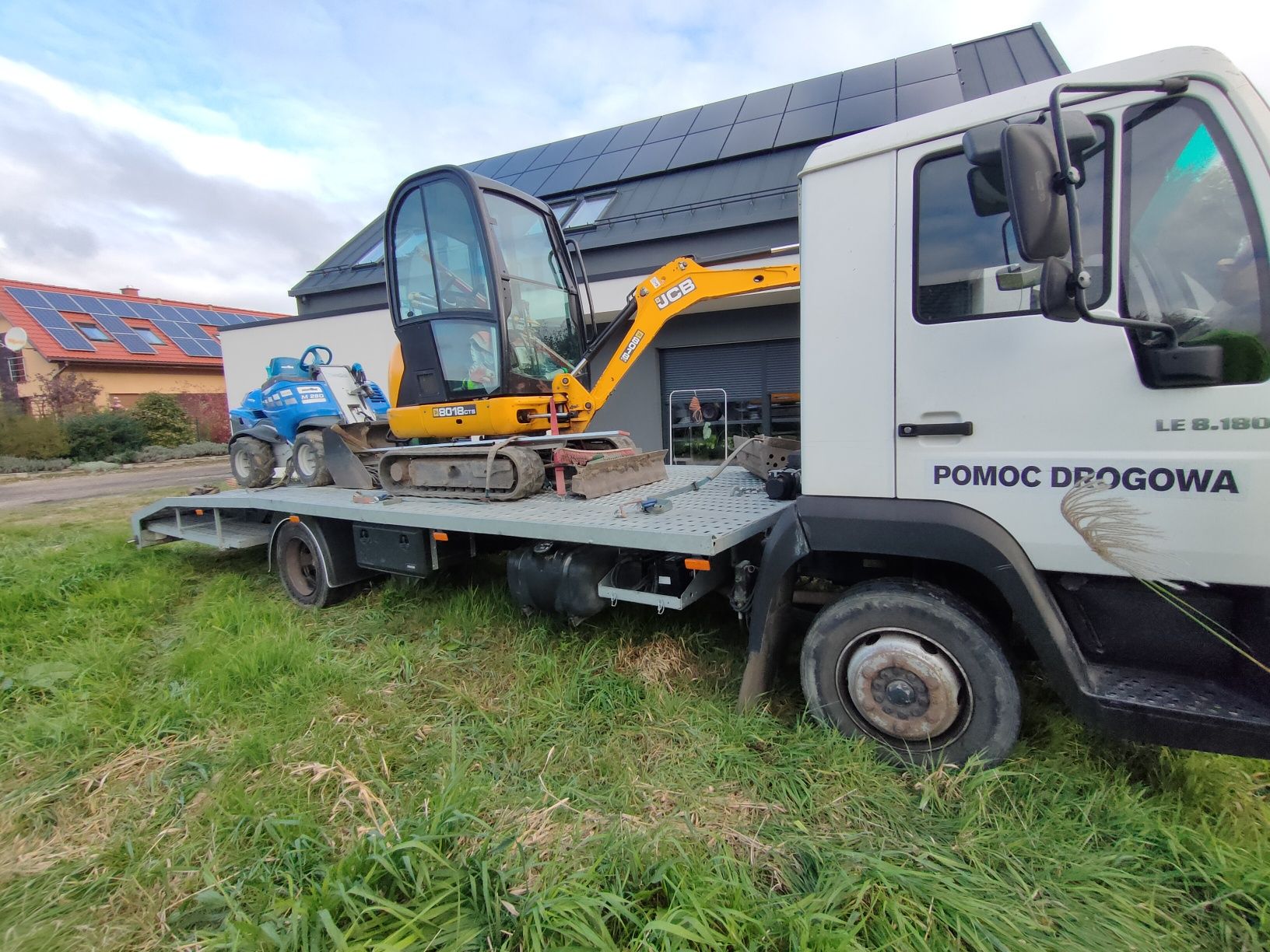 Autolaweta, pomoc drogowa, transport maszyn budowlanych i pojazdów