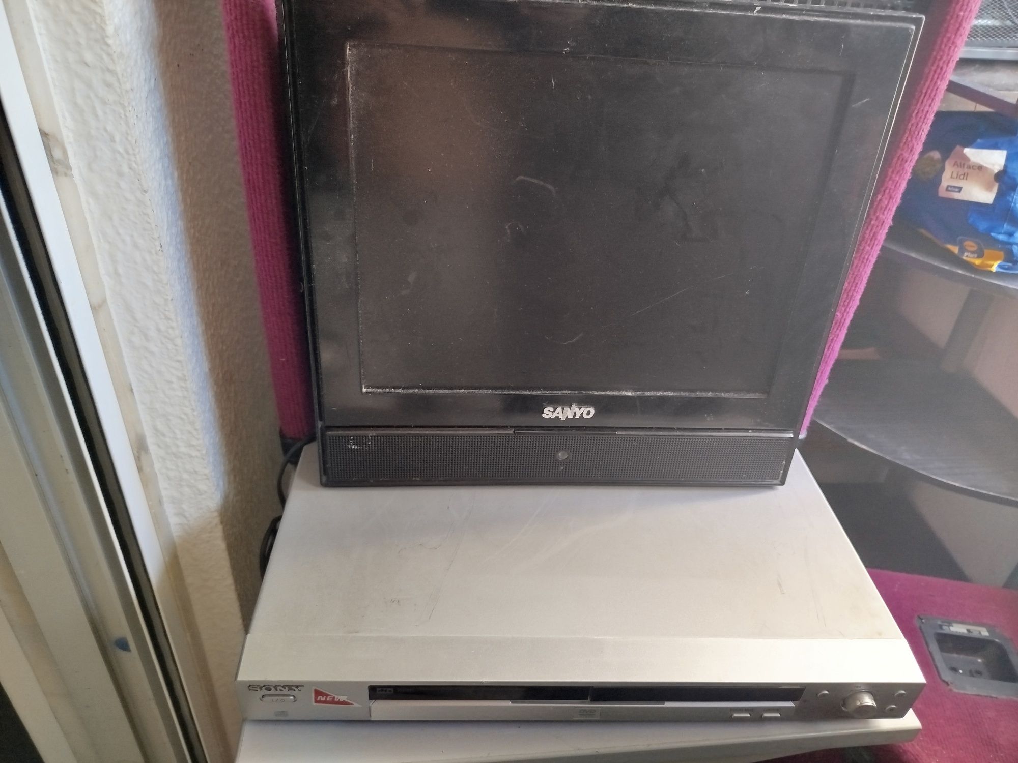Vendo um LCD de quarto o de cozinha e um dvd