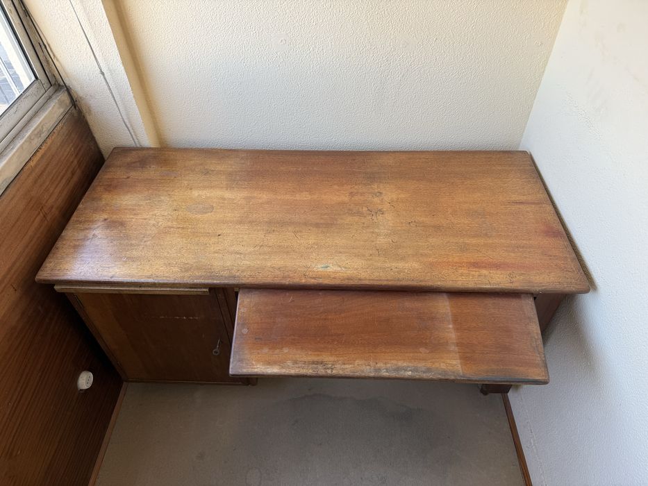 Secretária em madeira maciça