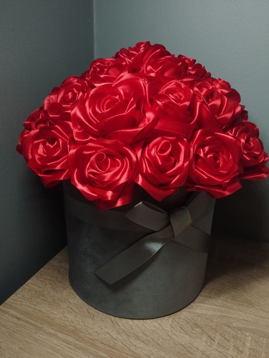 Wieczne róże ze wstążki