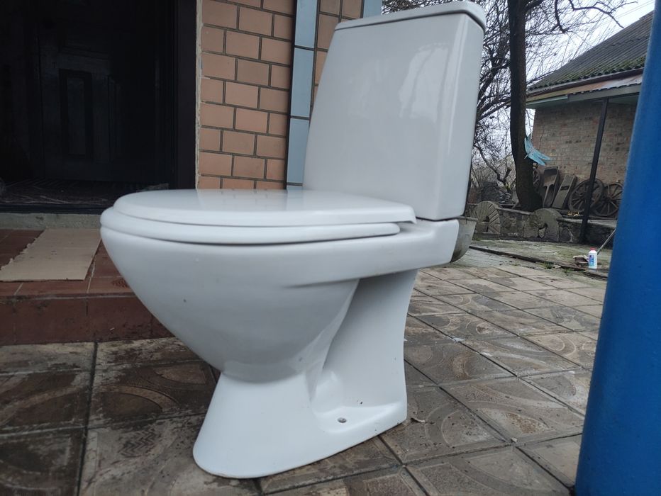 Продам унітаз в доброму стані