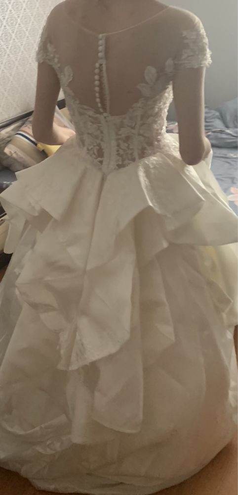 Нове Весільне плаття, в наявності 7 інших варіантів