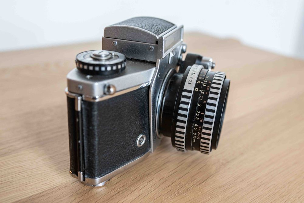 Aparat Exakta vx 1000 + obiektyw Jena T 1:2,8 f=50 mm