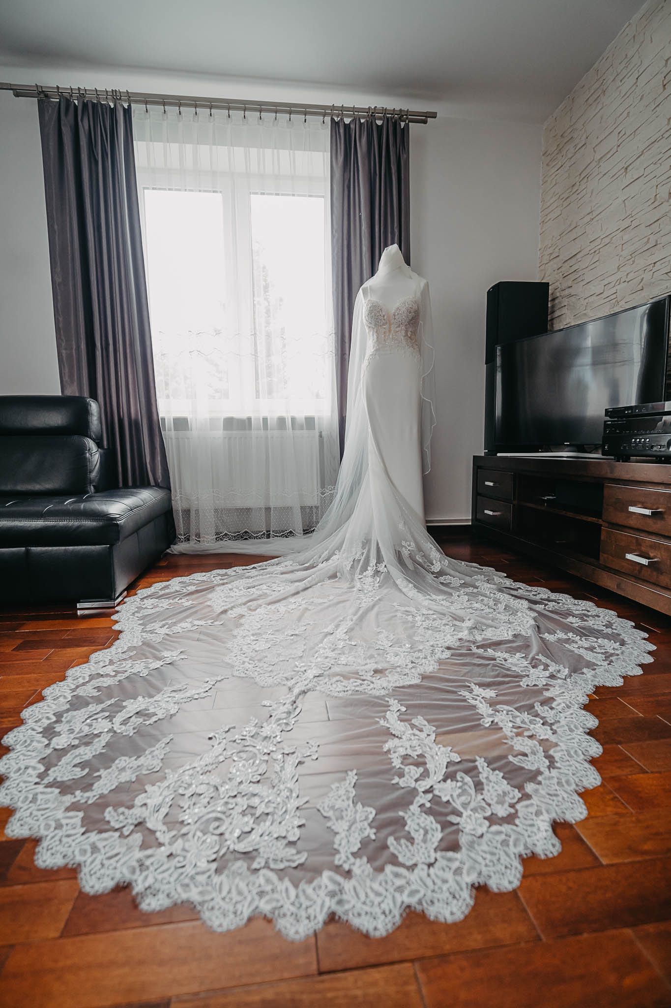 Suknia ślubna Pronovias Izara