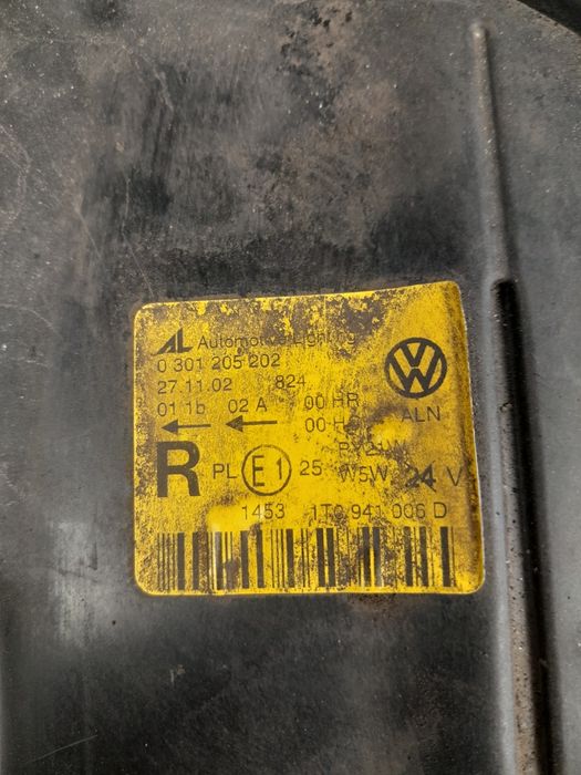 Фара права VW Touran 2003-2007p Фари Фольксваген Тоуран 1T0941006D