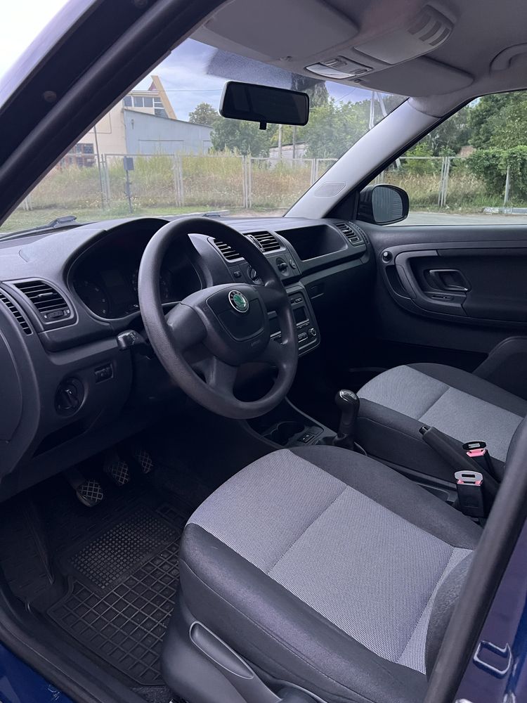 Продам Skoda Fabia 2011 года газ-бензин