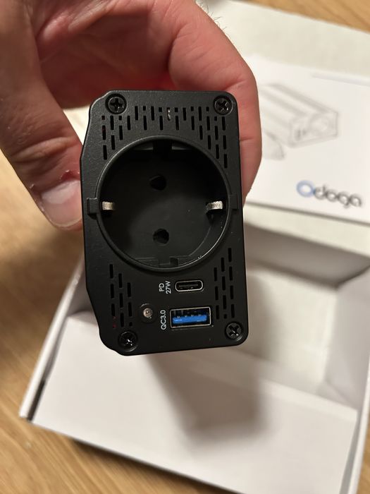 Przetwornica samochodowa 300 Wmodel SGR-NX3012SK-3 usb c