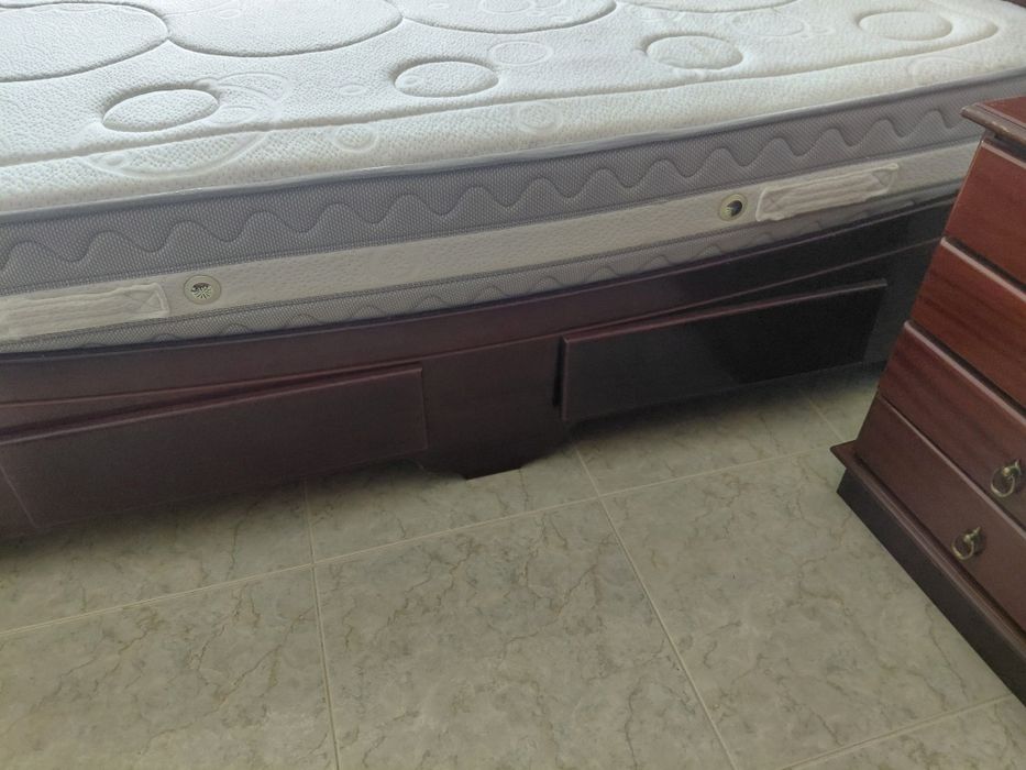 VENDO Cama de Madeira com 4 Gavetões + Colchão