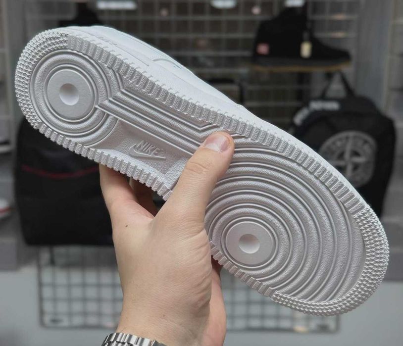 Зимние мужские кроссовки Найк белые кожаные на меху Nike