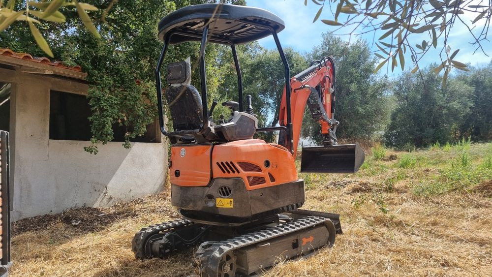 Mini giratória 1,5t c/ motor kubota