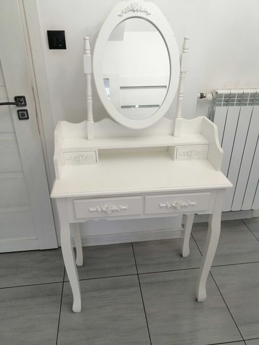 Toaletka młodzieżowa