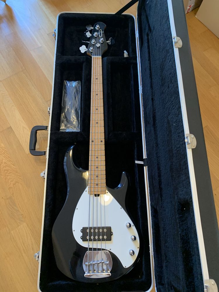 Baixo OLP (Ernie Ball) 5 cordas com hardcase