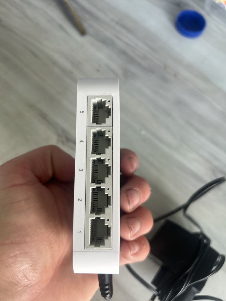 Комутатор switch  tl-sf 1005d