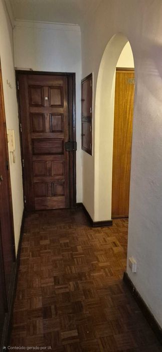 Vende-se T2 no Cacém junto á estação de comboios.