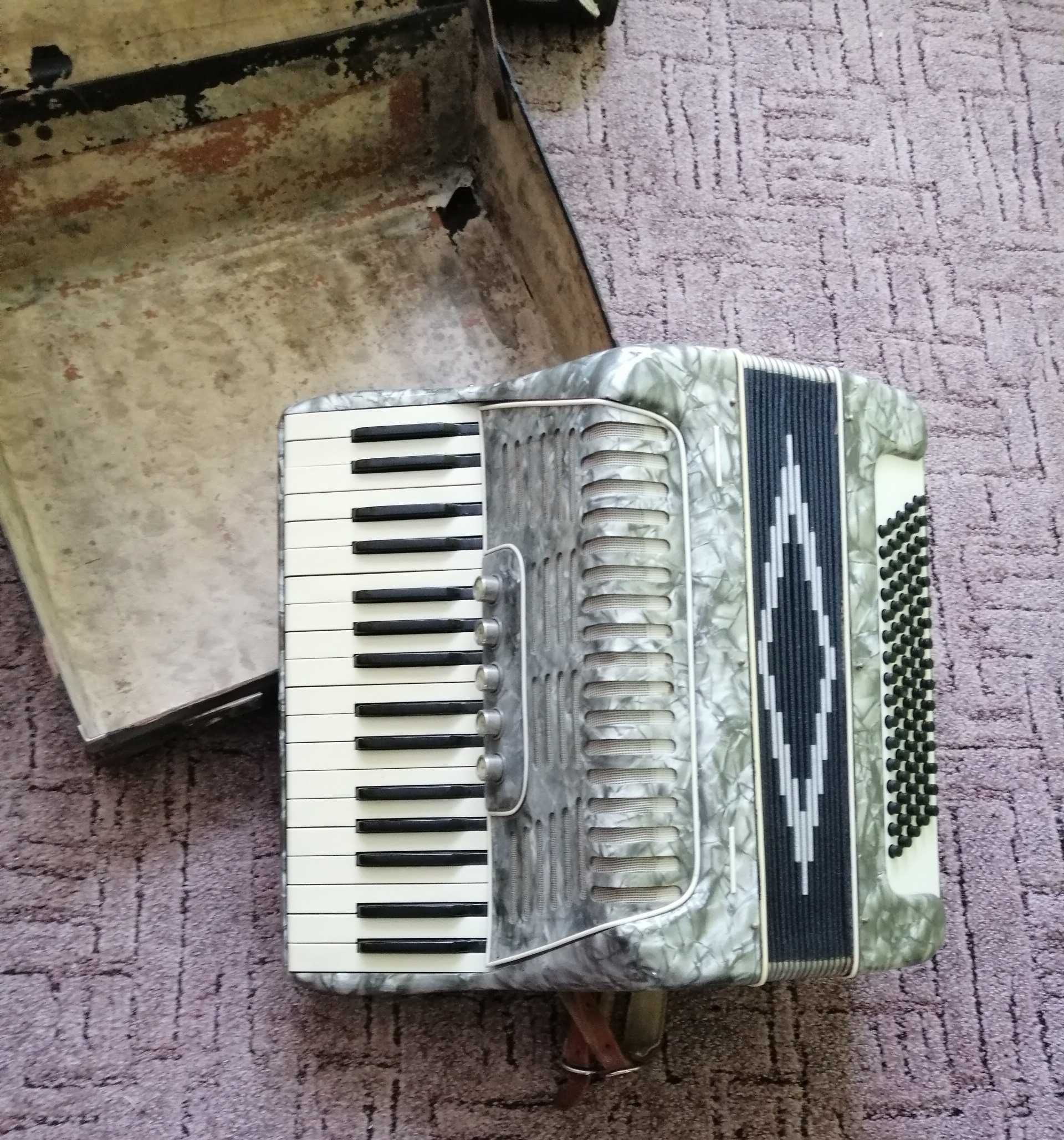 Akordeon Solo, sprawny