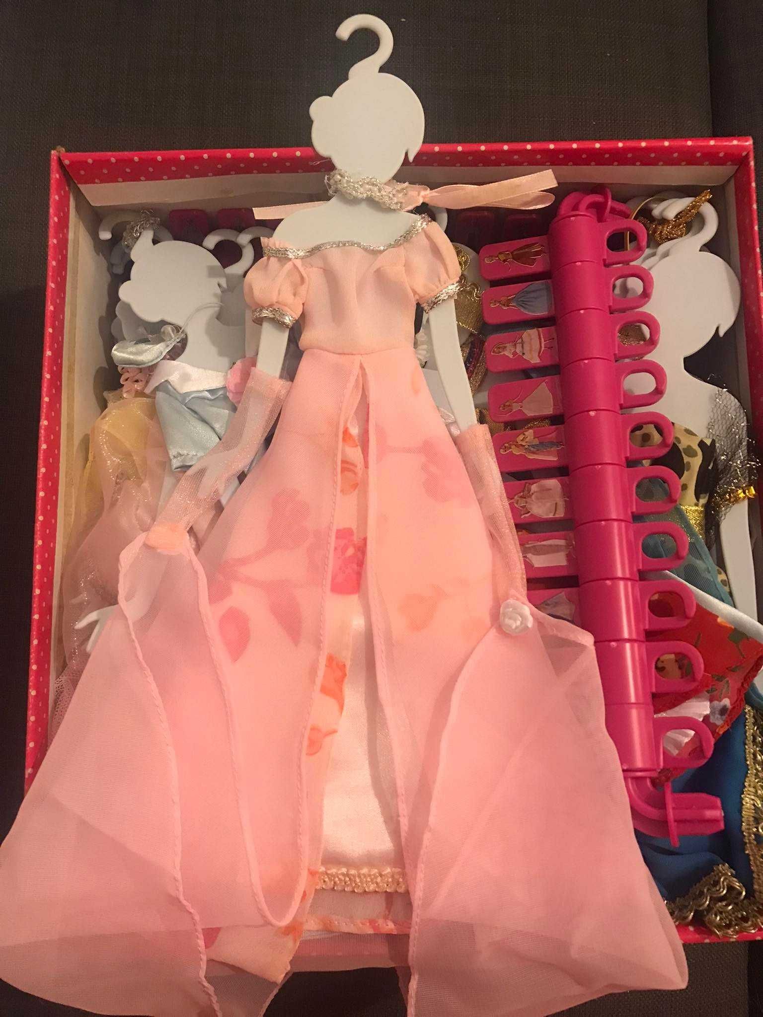 Barbie – Coleção Vestidos do Mundo