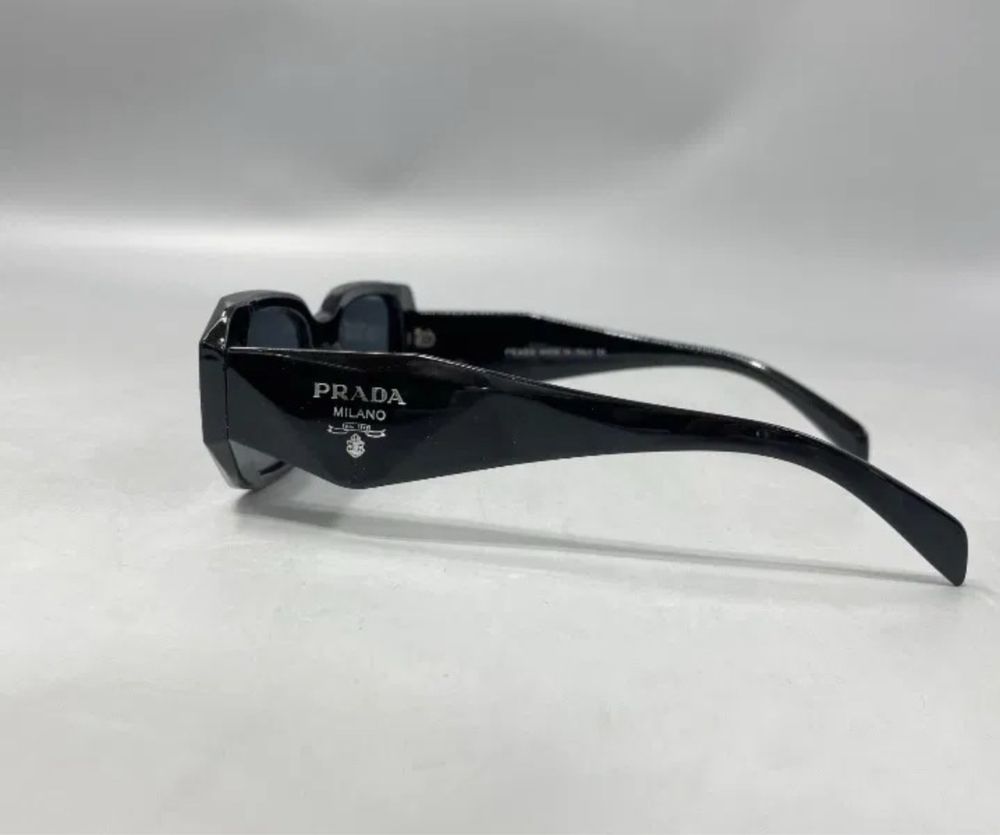 Oculos escuro com acessorio e caixa