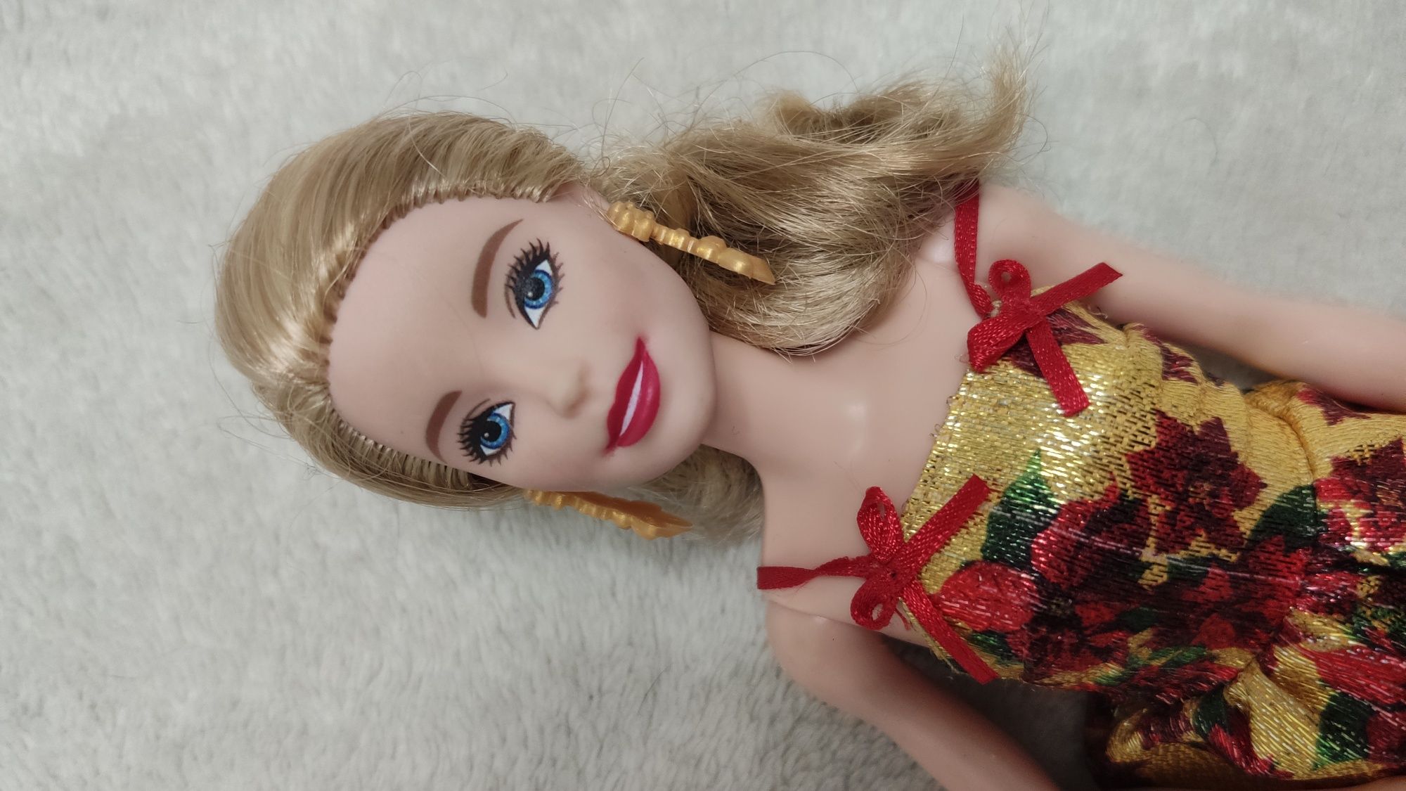 Lalka Barbie z butami i torebką
