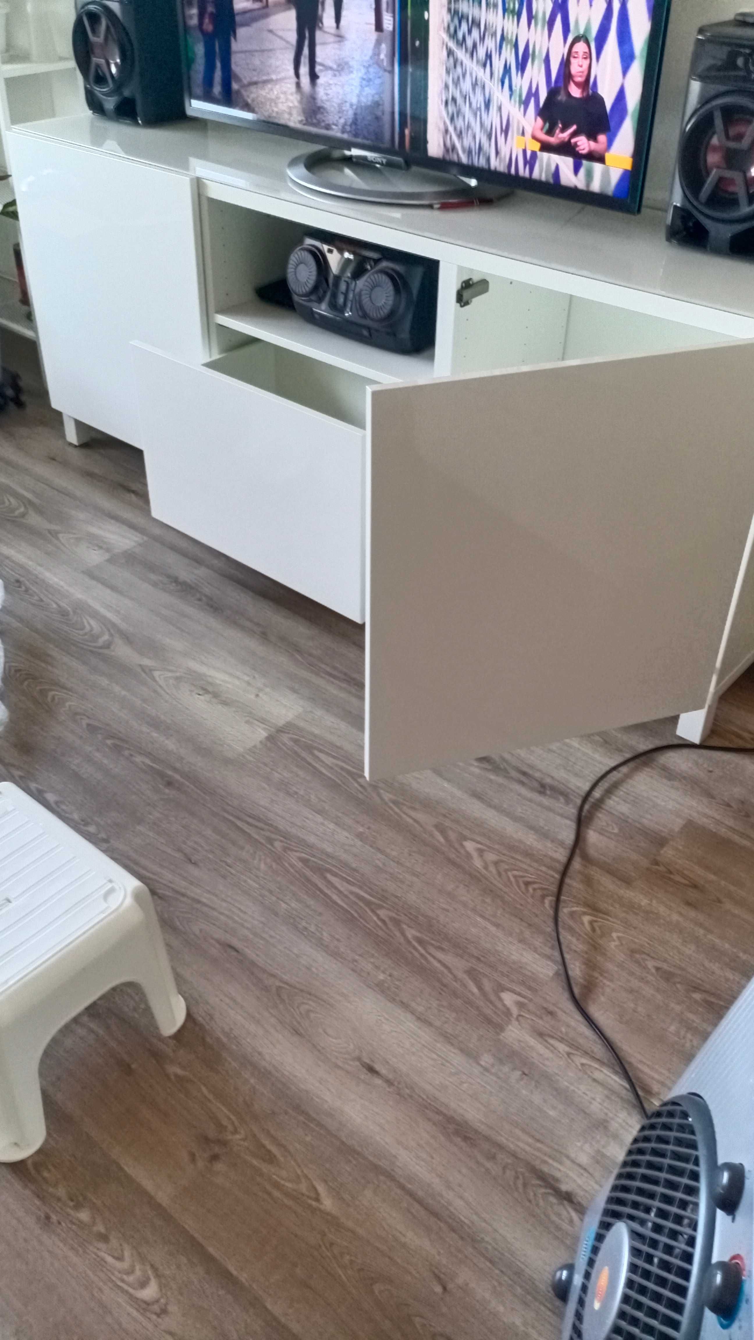 Aparador c/ tampo em vidro IKEA