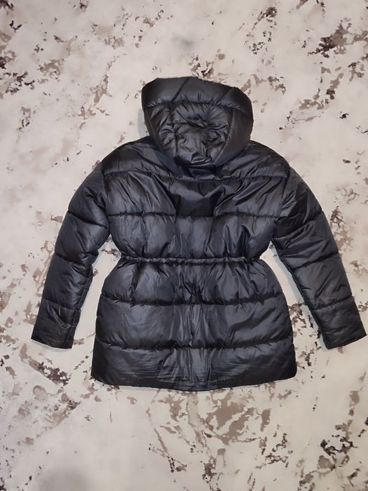 Куртка черного цвета б/у указан размер 48 , подойдёт на 46