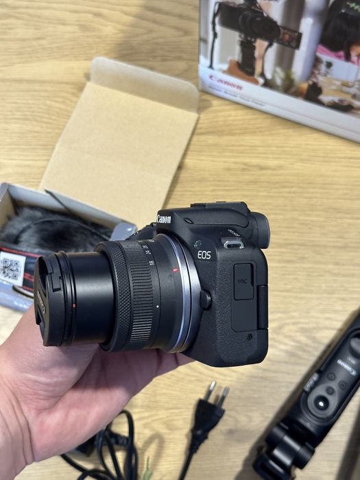 Фотоапарат Canon EOS R50 + Canon HG-100TBR та мікрофоном Canon DM-E100