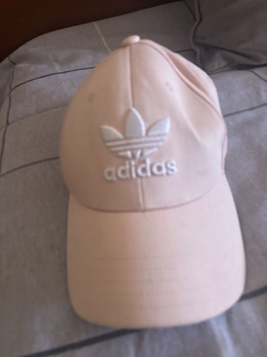 Bone semi novo adidas