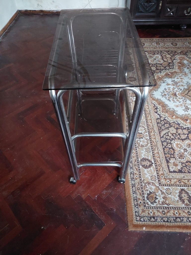 Mesa alta em vidro