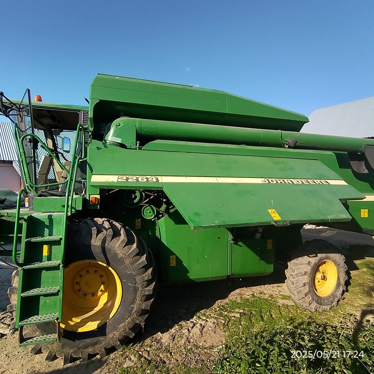 John Deere  2264