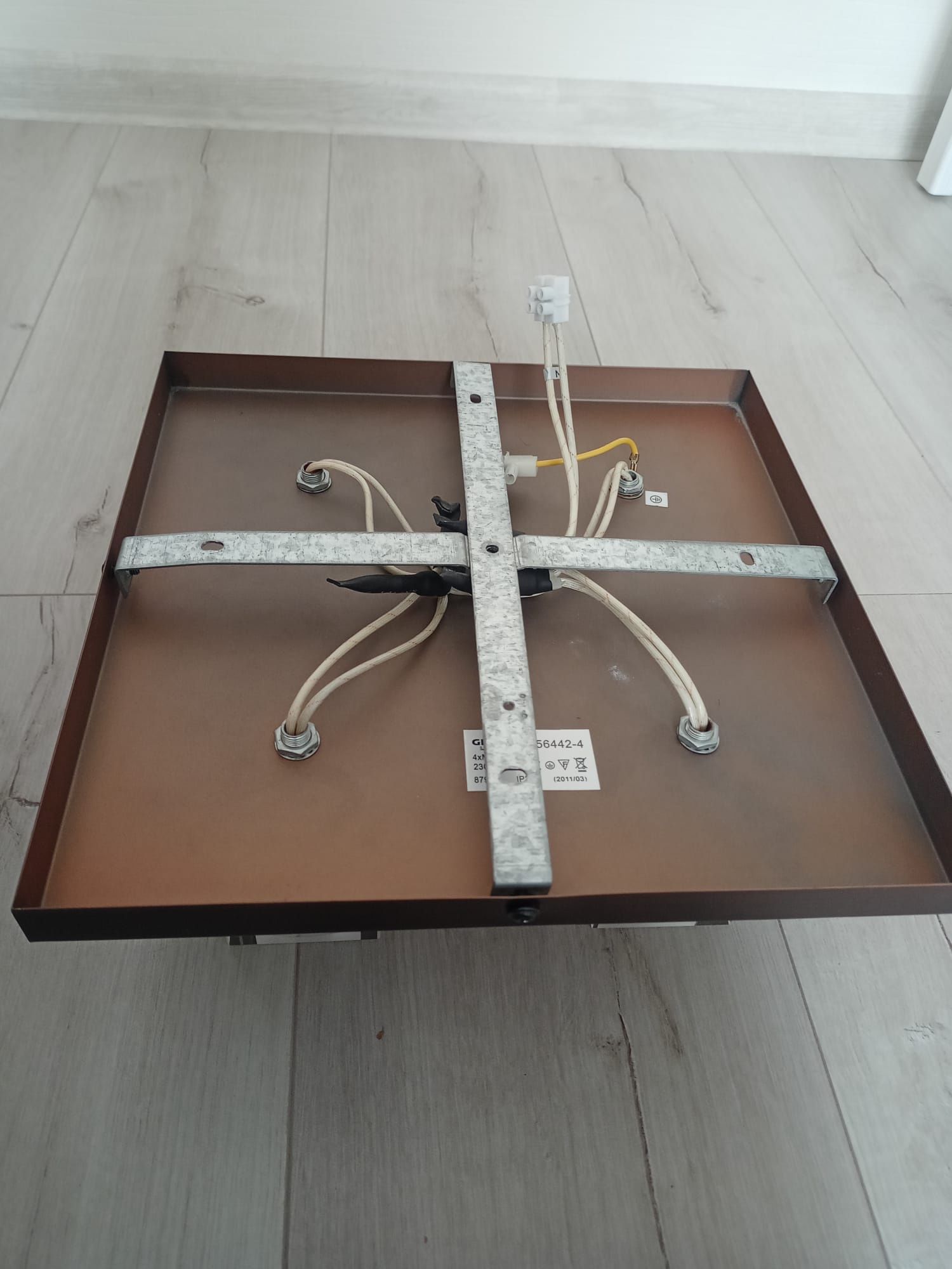 Lampa czteropunktowa