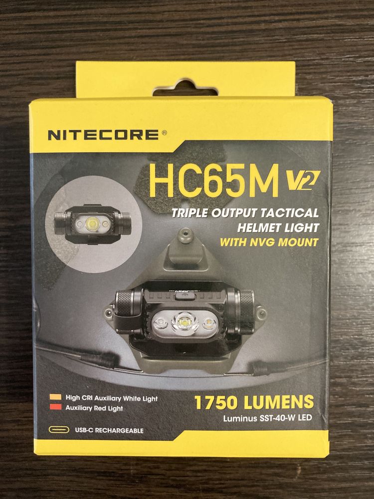 Ліхтар налобний Nitecore HC65M V2 з NVG кріпленням на шолом!