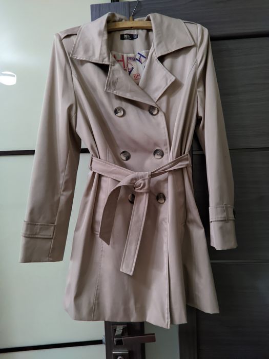 Тренч в гарному стані, до середини коліна