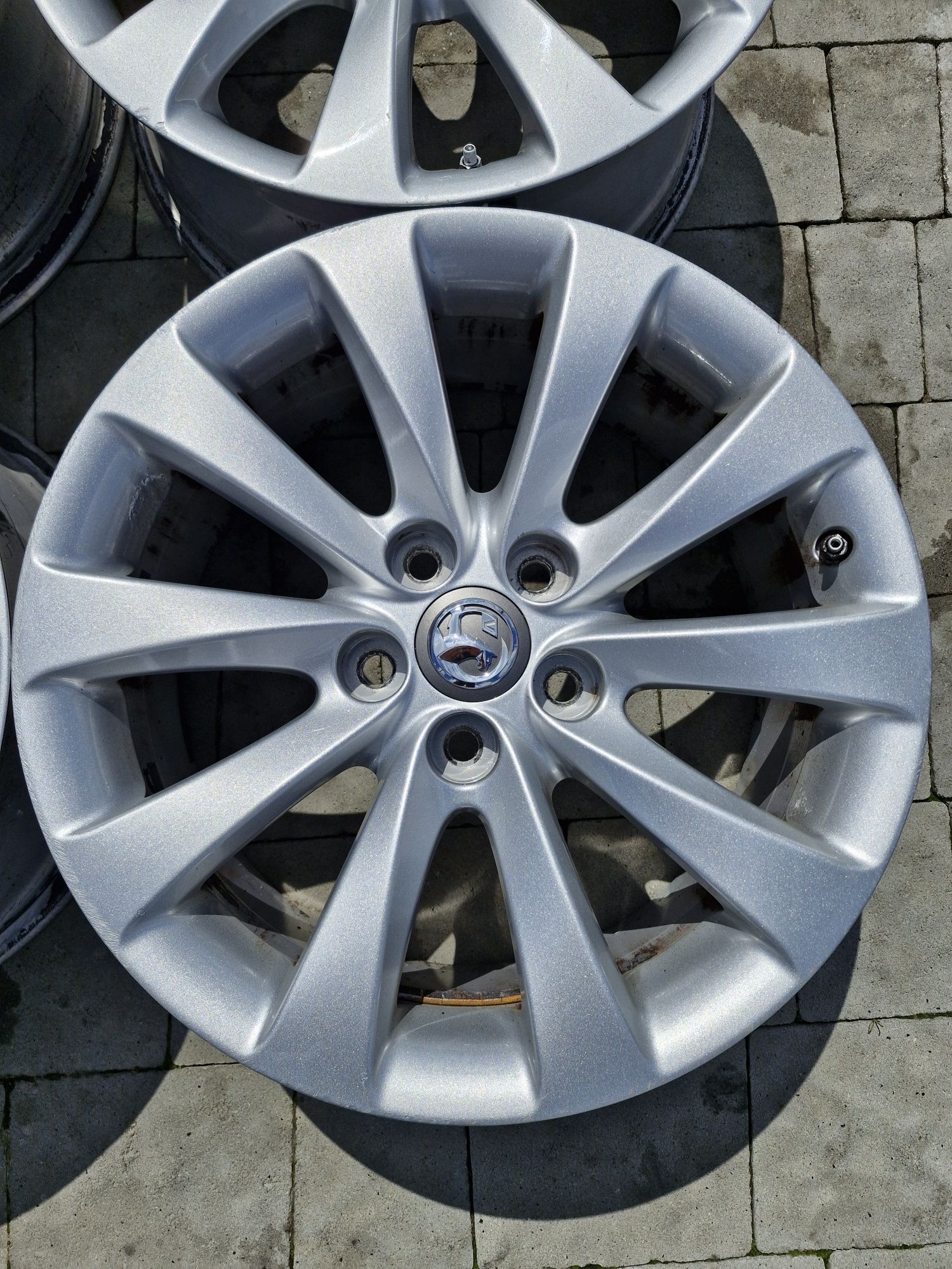 Диски легкосплавні Opel Insignia Honda Tesla Toyota Acura 8J R18 ET42