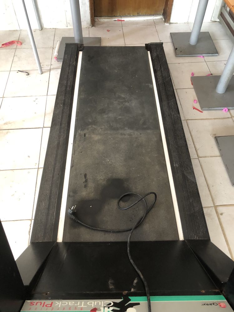 Passadeira Profissional Quinton ClubTrack Plus – Avariada (Erro Motor)