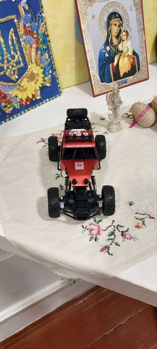 Продаю машинку на радіоуправлінні.